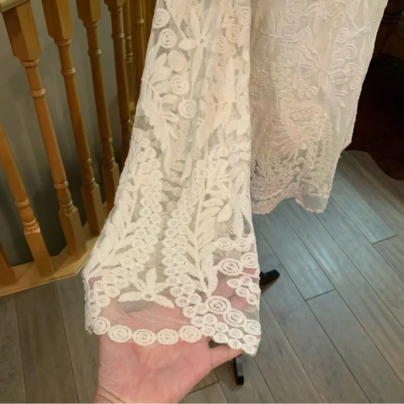 Embroidered sheet top - Picture 4 of 4